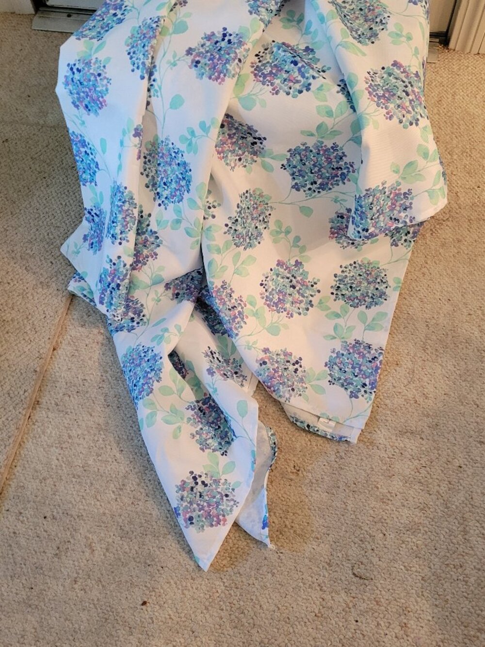 Nicole Miller Home Collection Hydrangea Tablecloth